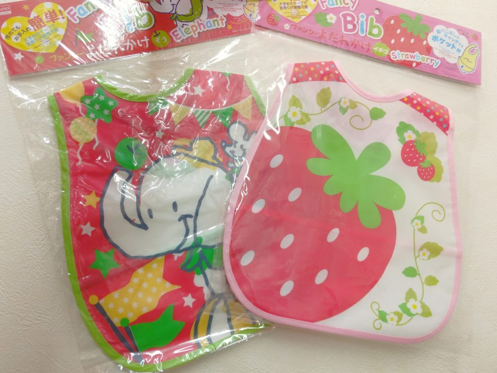 ダイソーの子ども用お食事エプロン